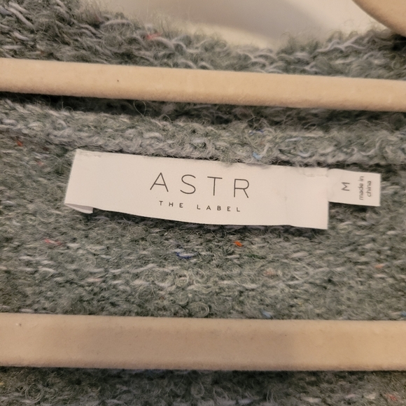 ASTR The Label Boucle Faux Wrap Sweater Women’s M Sage Chunky Knit Wool Blend - Picture 2 of 6